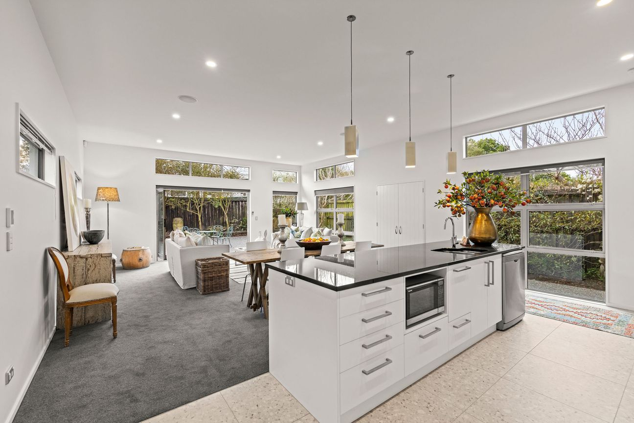 Single-Level, First-Class - Altro