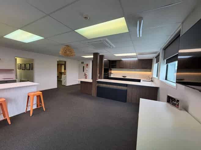 Central Mount Office/Warehouse with Ample Parking