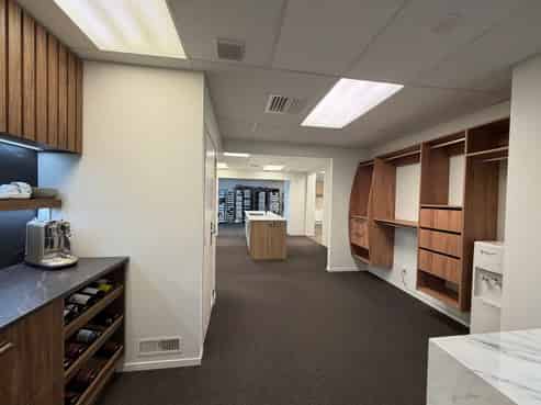 Central Mount Office/Warehouse with Ample Parking
