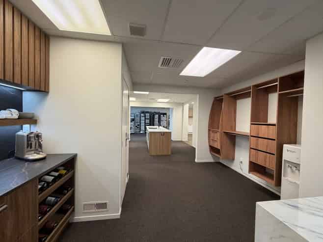 Central Mount Office/Warehouse with Ample Parking