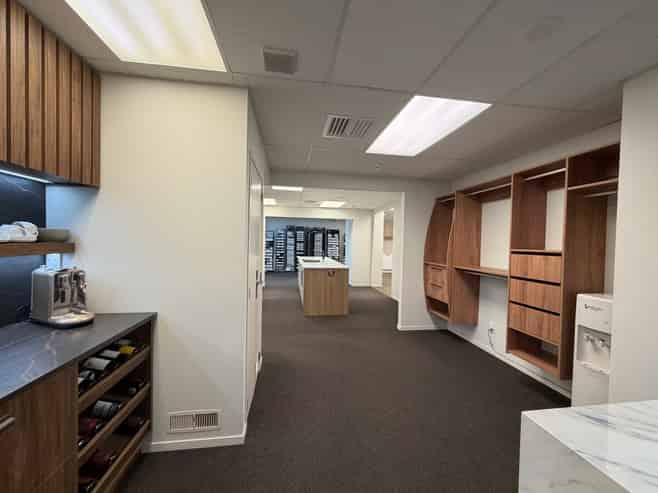 Central Mount Office/Warehouse with Ample Parking