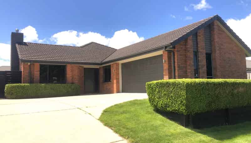 87 St James Drive, Huntington