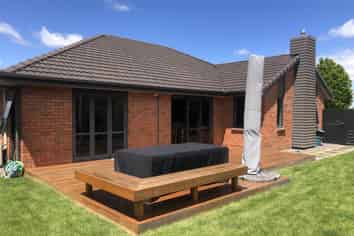 87 St James Drive, Huntington