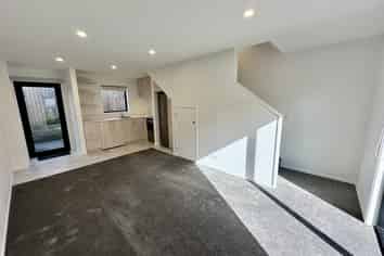 8/170 Don Buck Road, Massey
