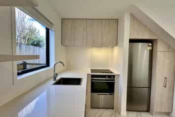 8/170 Don Buck Road, Massey