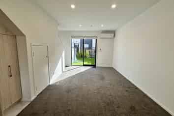 8/170 Don Buck Road, Massey