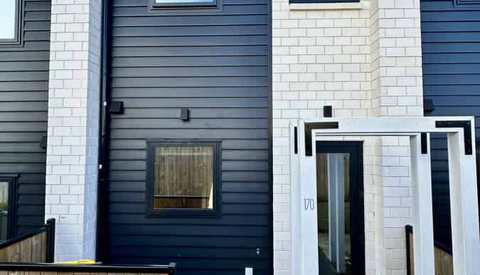 8/170 Don Buck Road, Massey