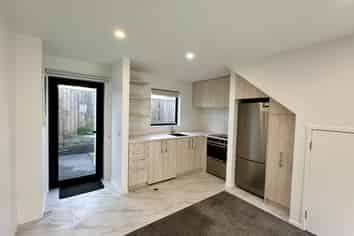 8/170 Don Buck Road, Massey