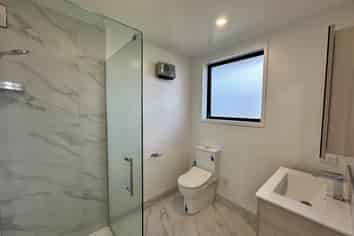 8/170 Don Buck Road, Massey