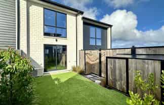 8/170 Don Buck Road, Massey