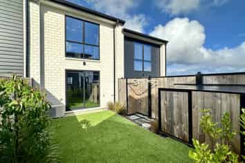 8/170 Don Buck Road, Massey