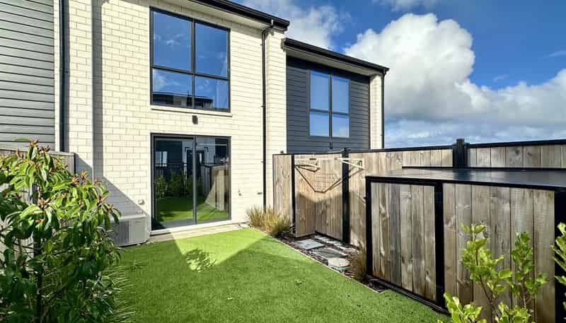 8/170 Don Buck Road, Massey