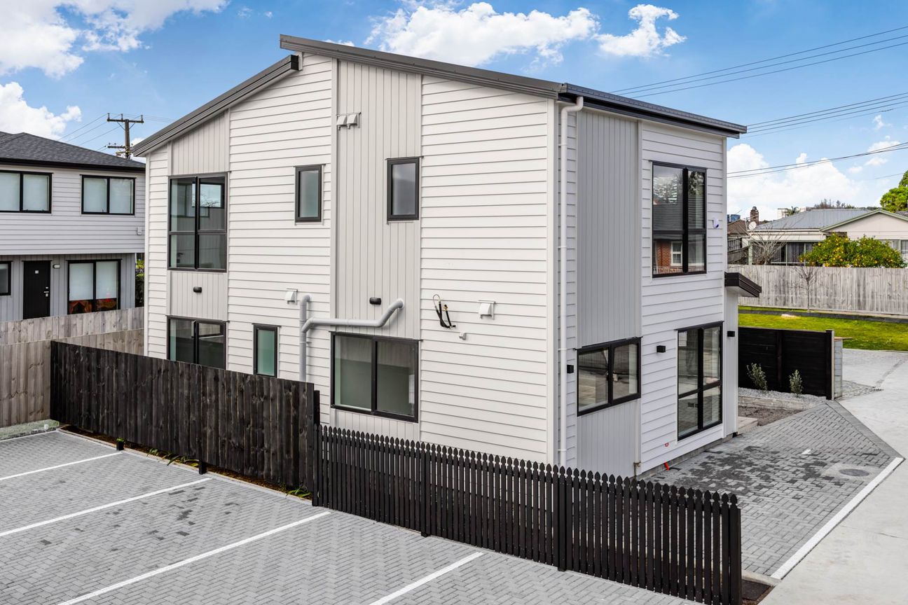 New 3-Bed Townhouses + Downstairs Master Bedrooms - Widok 2