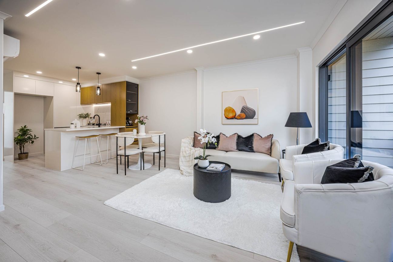 New 3-Bed Townhouses + Downstairs Master Bedrooms - Więcej