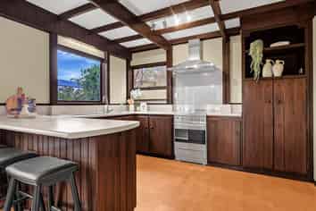14 Utuhina Road, Springfield