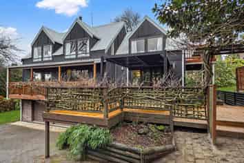 14 Utuhina Road, Springfield