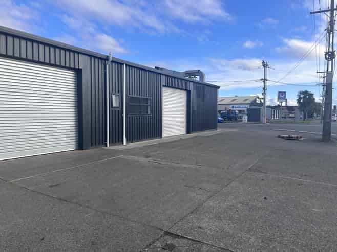 High profile warehouse on Thames Street