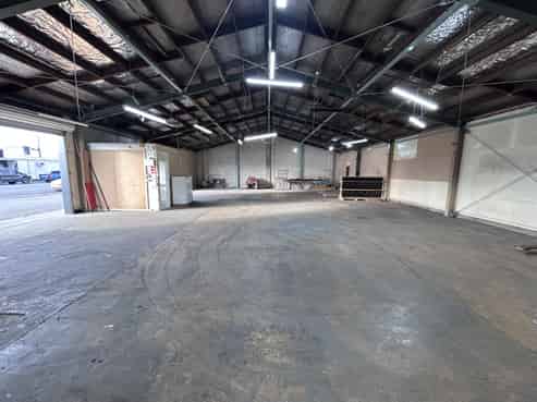 High profile warehouse on Thames Street