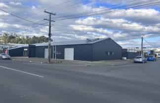 High profile warehouse on Thames Street