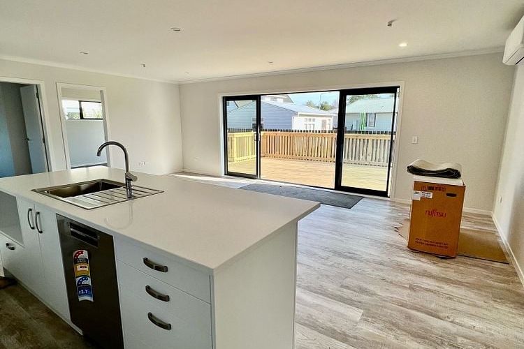 3 bedroom, 2 bathroom + large deck Paraparaumu – další