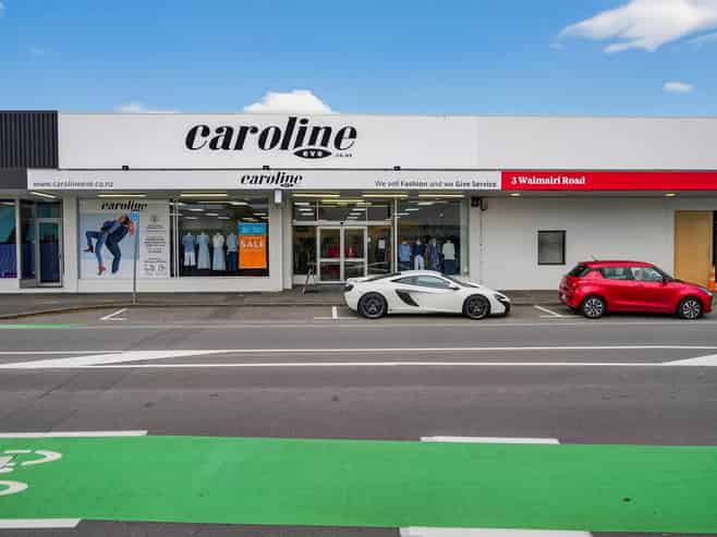 Premium Retail in High Traffic Location