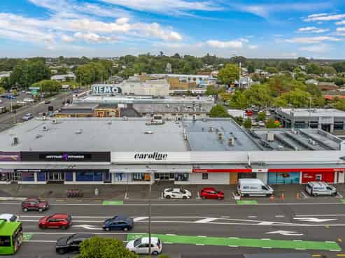 Premium Retail in High Traffic Location
