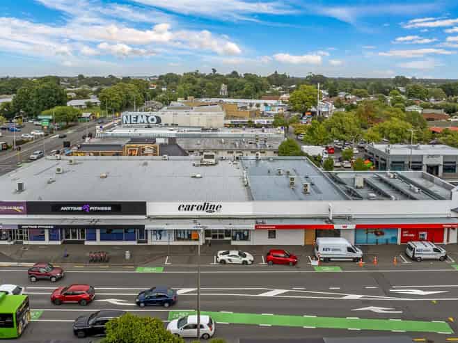 Premium Retail in High Traffic Location