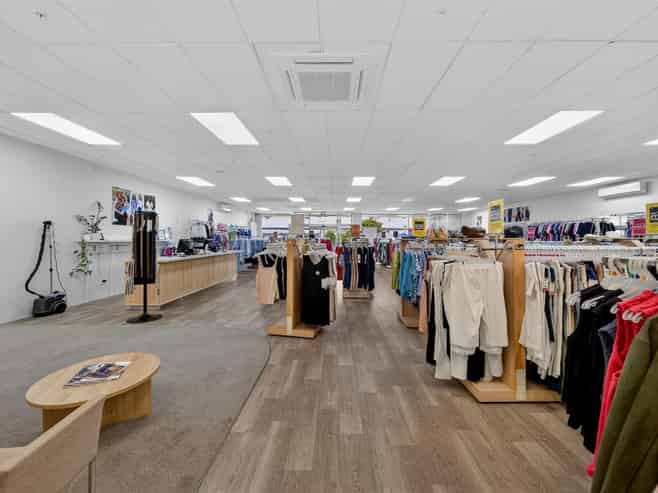 Premium Retail in High Traffic Location