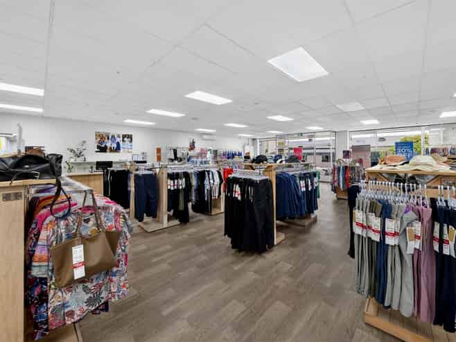 Premium Retail in High Traffic Location