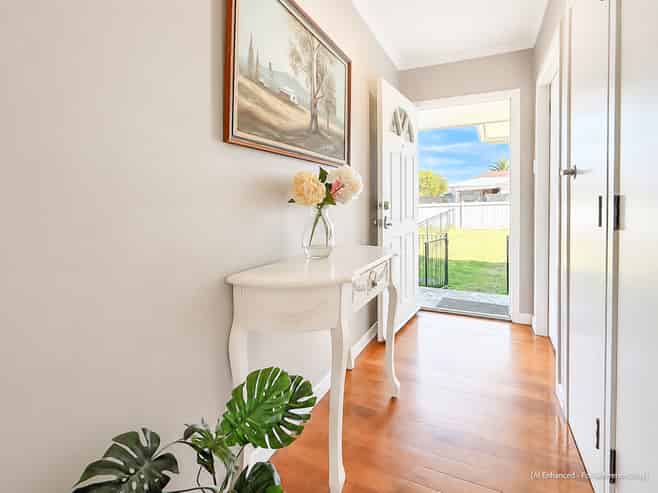 8 Chorley Avenue, Massey