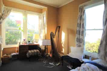 296 Highgate, ROSLYN