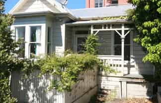 296 Highgate, ROSLYN