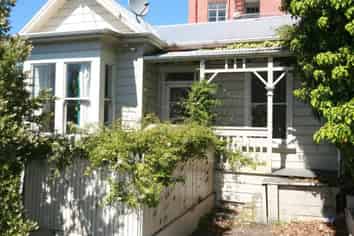 296 Highgate, ROSLYN