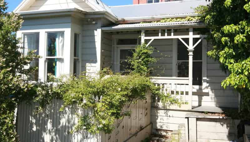 296 Highgate, ROSLYN