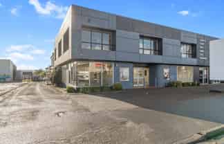 Maximum Exposure on Te Rapa Road