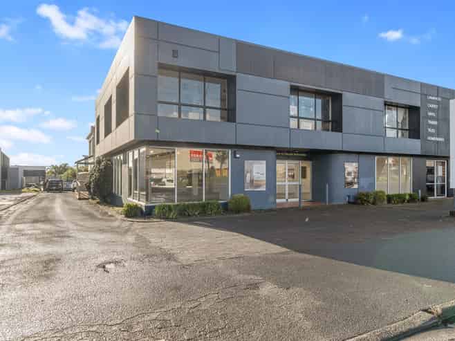 Maximum Exposure on Te Rapa Road
