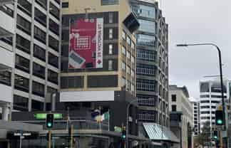 Centrally located level 1 office