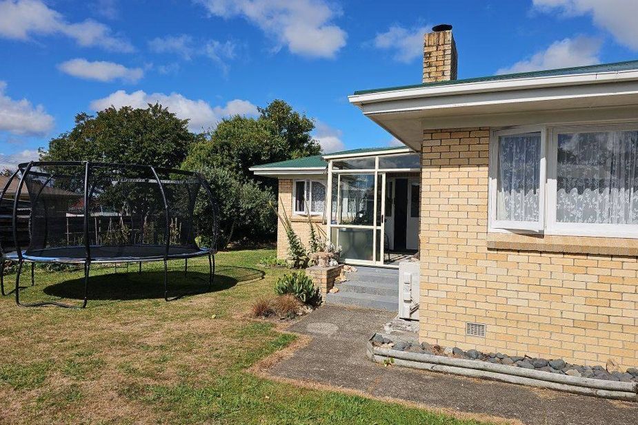 Brick Home in a Prime Location - Widok 3