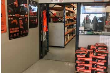 Central showroom with warehouse and parking