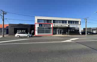 Central showroom with warehouse and parking