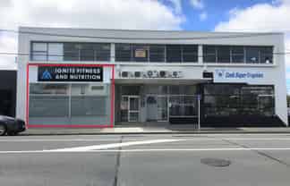 Central showroom with warehouse and parking