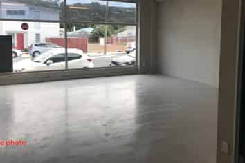 Central showroom with warehouse and parking