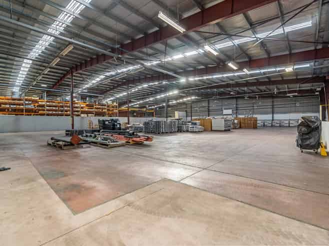 Rare Large-Scale Warehouse & Yard Opportunity