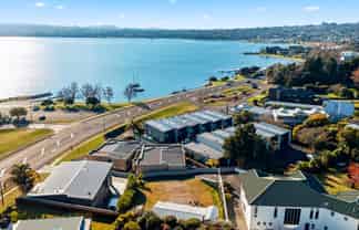 380 Lake Terrace, Two Mile Bay