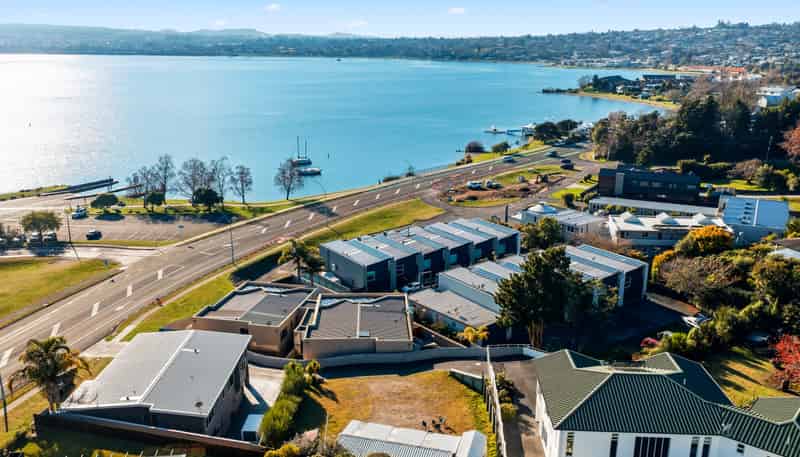 380 Lake Terrace, Two Mile Bay