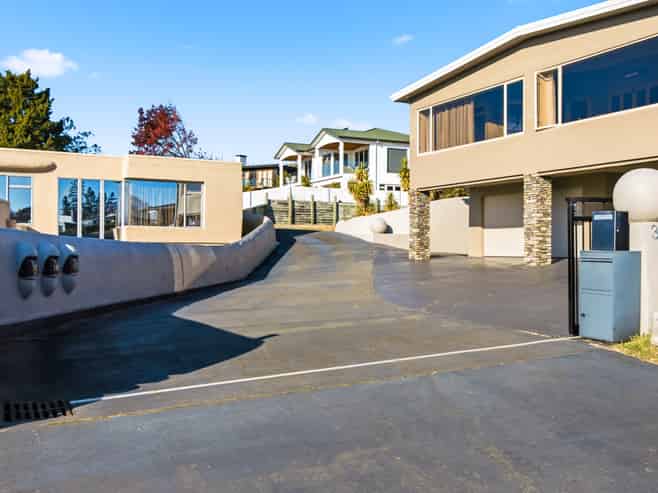 380 Lake Terrace, Two Mile Bay