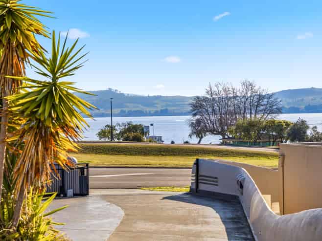 380 Lake Terrace, Two Mile Bay
