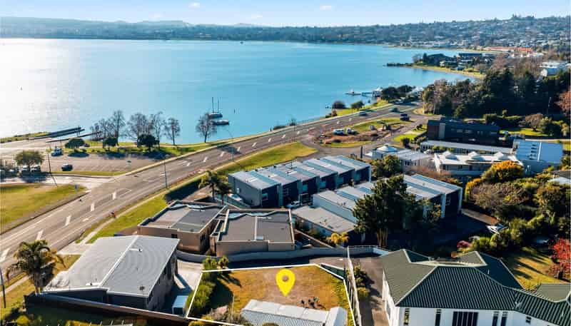 380 Lake Terrace, Two Mile Bay