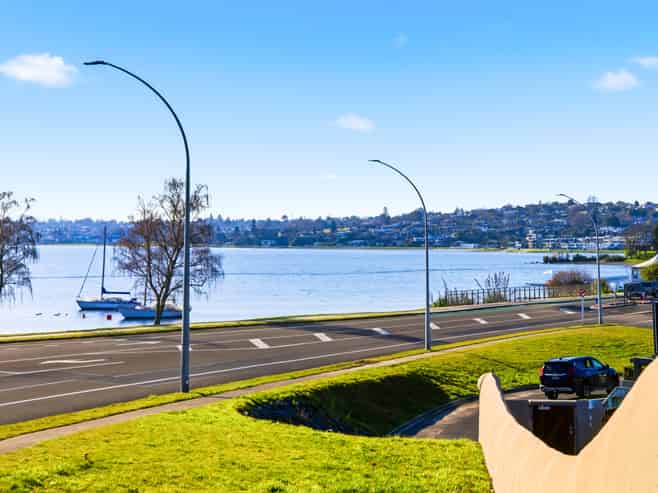 380 Lake Terrace, Two Mile Bay