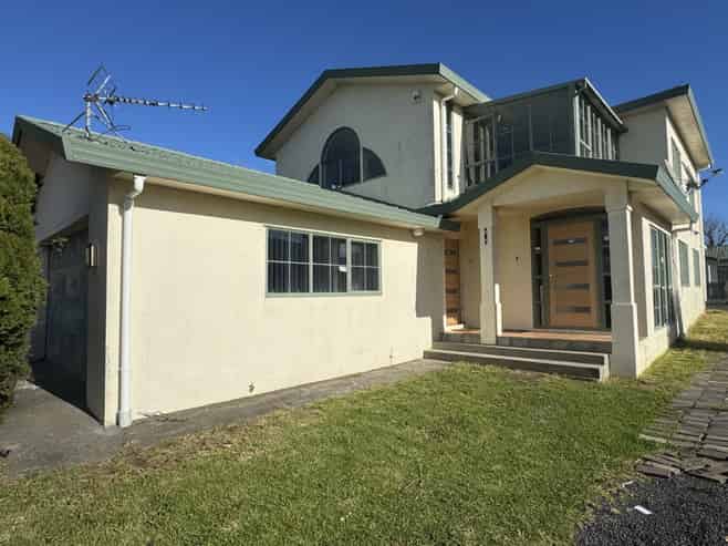 17 Gray Avenue, Mangere East